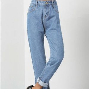 Light blue mom or boyfriend jeans